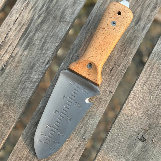 hori hori tool close up