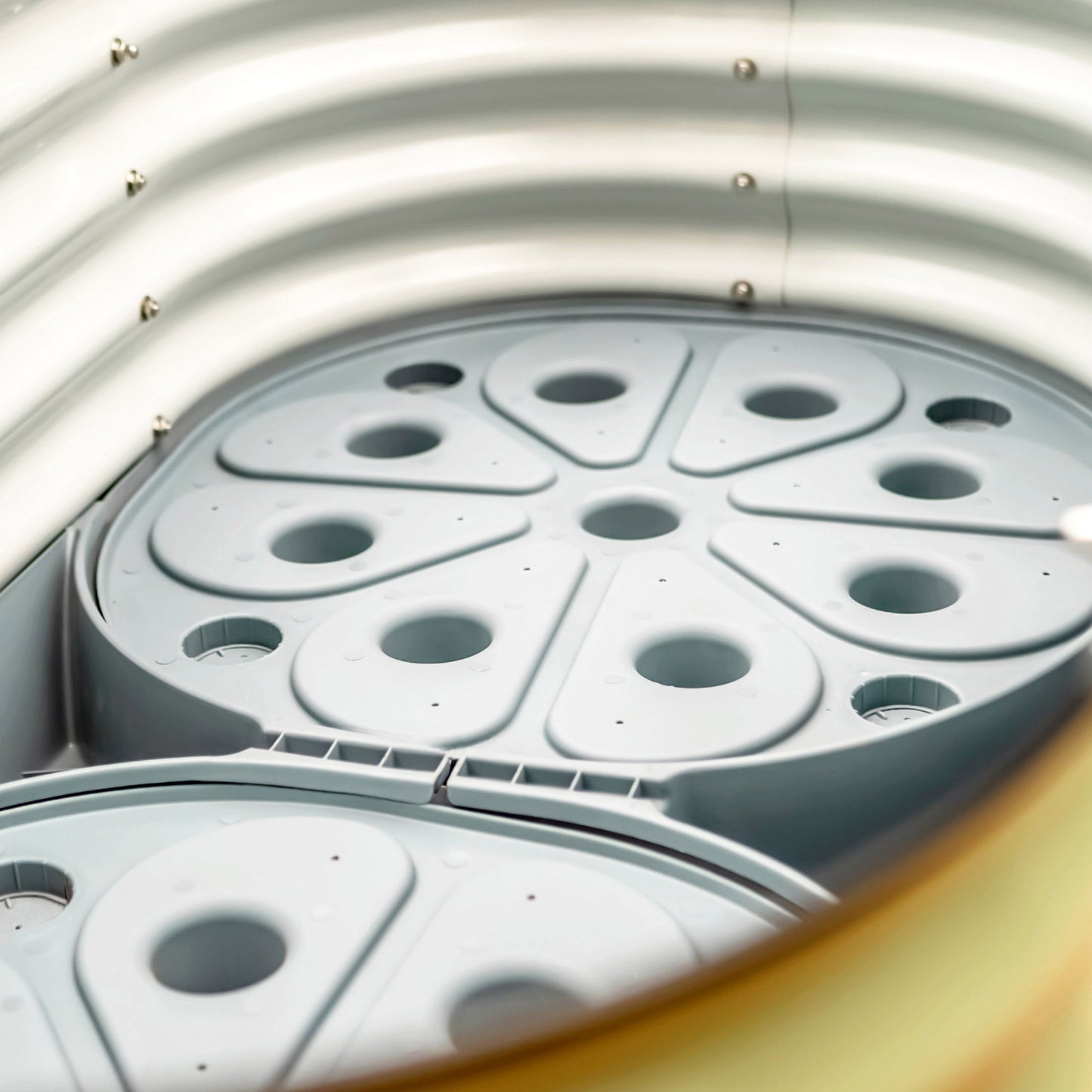 Self-Watering Rolling Garden Bed – 2′ × 4′