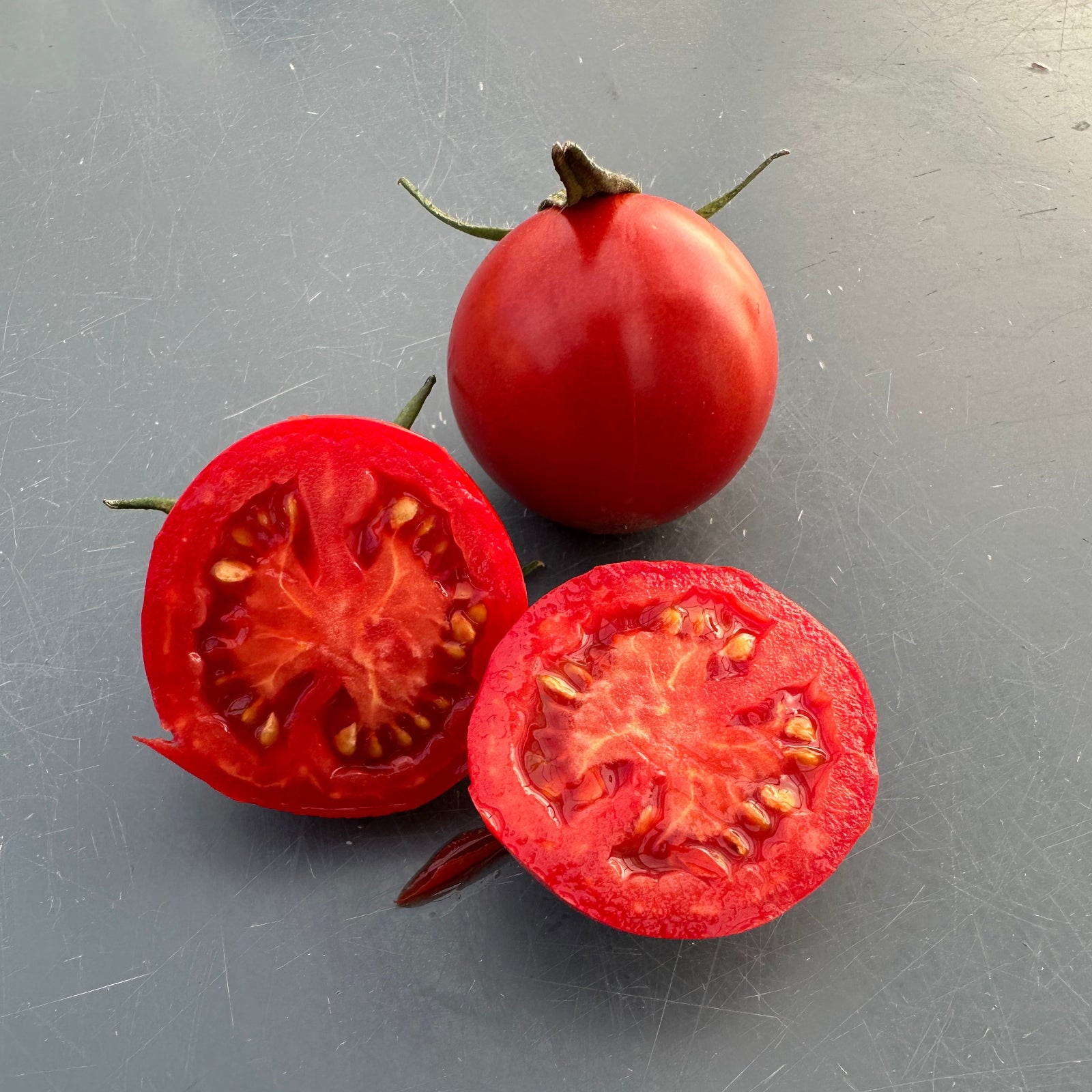 mortgage lifter tomato sliced down the middle, used to display tomato seeds for sale